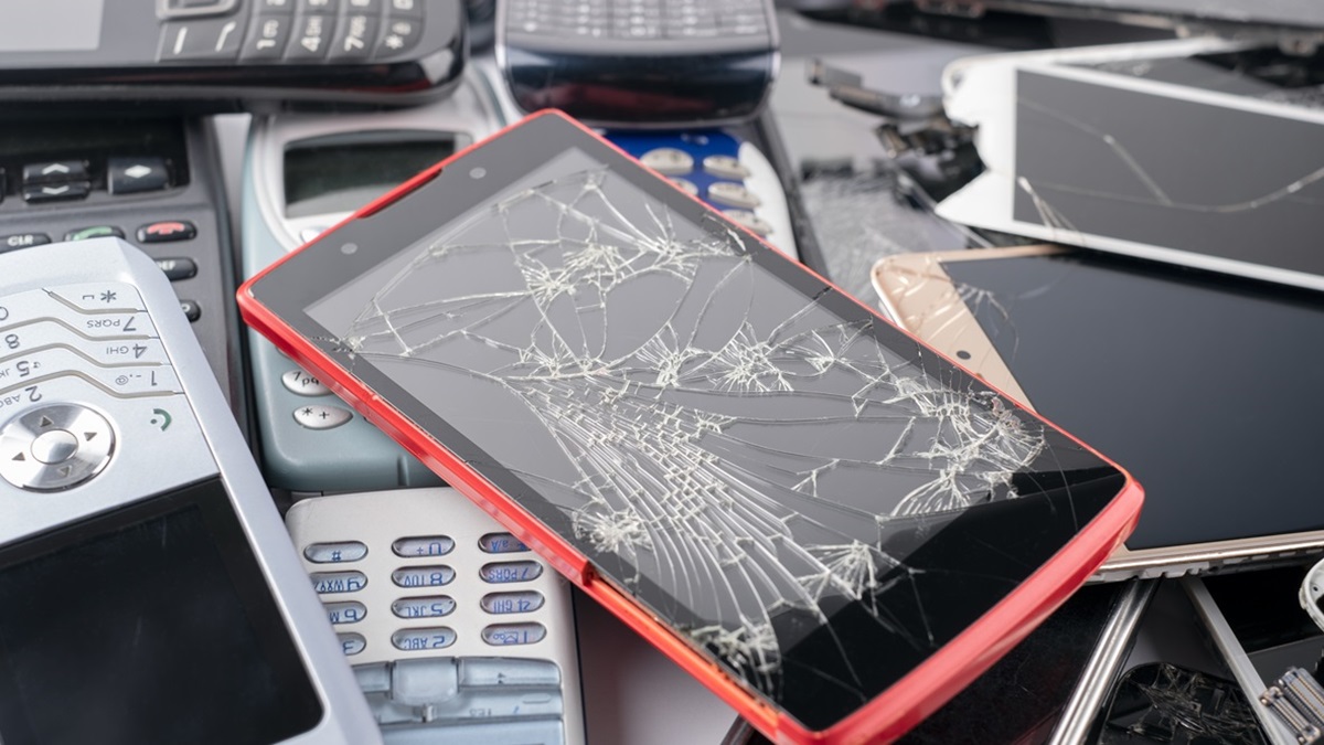 壞掉雨傘、舊手機先別丟！2700處回收有望拿iPhone，亂丟最高罰6000元