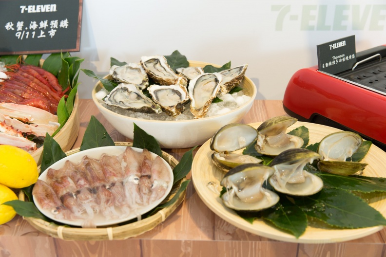 7-ELEVEN持續強化生鮮結構(綠金蔬菜、海鮮…等)，從架構供應鏈、低溫物流配送網絡，全程保鮮送到全台門市，彷彿產地直送般，讓民眾就近在7-ELEVEN購買.JPG