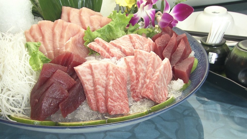 一片生魚片300元！百萬黑鮪魚套餐