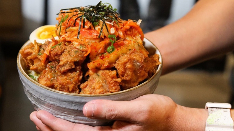 B級美食當道 冬天就要吃大份量丼飯