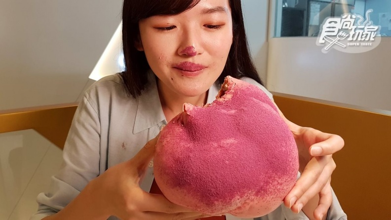 髒得很粉嫩！比臉大「草莓髒髒包」掀瘋狂搶購潮