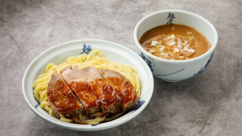 連3天早鳥「買1送1」！日本拉麵插旗台中　必點2公分厚霸王叉燒