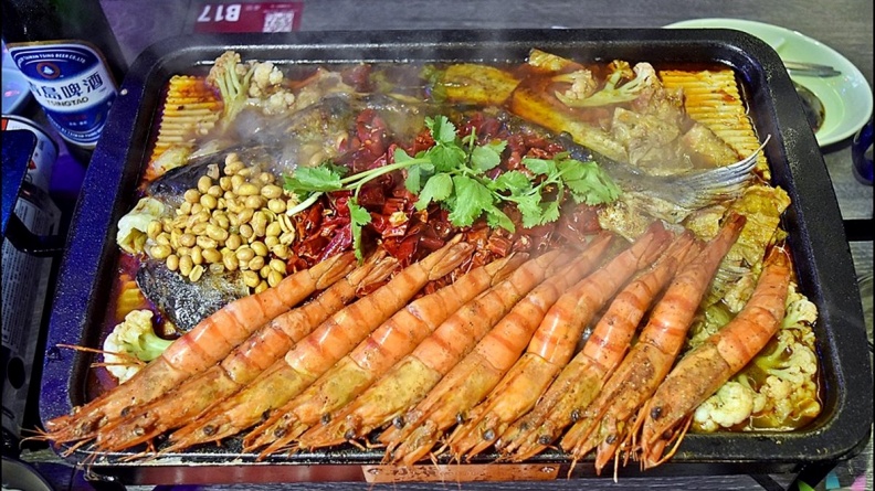 188就能吃！台中浮誇烤魚旗艦店開幕　「爆漿蝦膏烤魚」一爐三吃