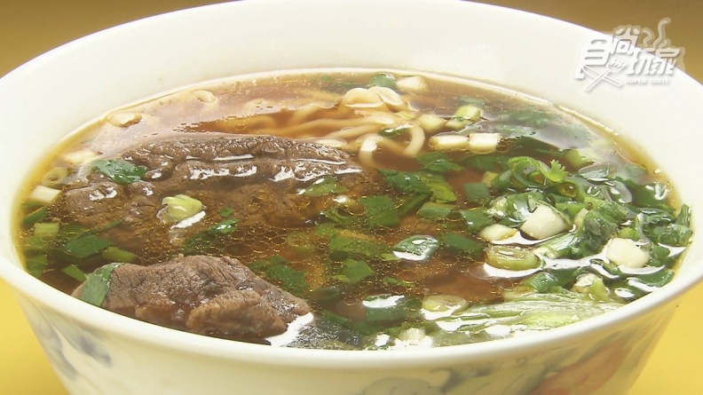 3小時完售！東北角秒殺級牛肉麵有濃濃藥膳香，肥厚牛肚吸飽湯汁超彈牙