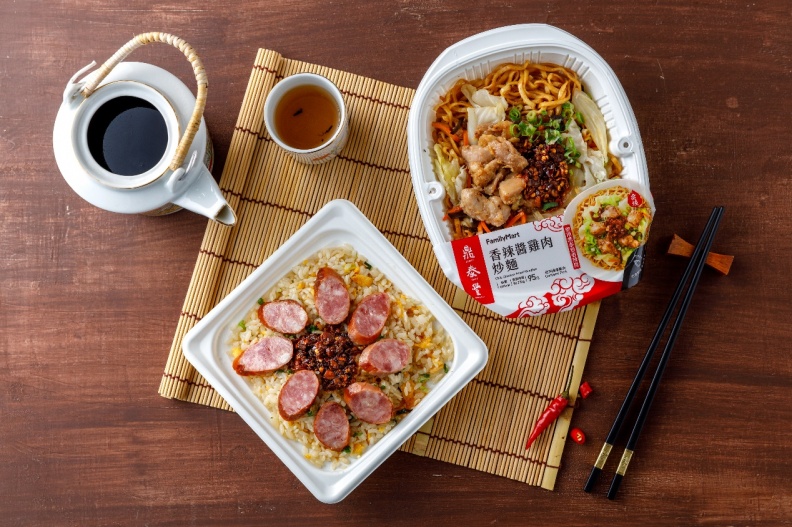 鼎3 - 鼎3.jpg 私房鼎泰豐香辣醬系列料理再升級,全家大方分享不藏私!炒飯、炒麵你要選哪樣