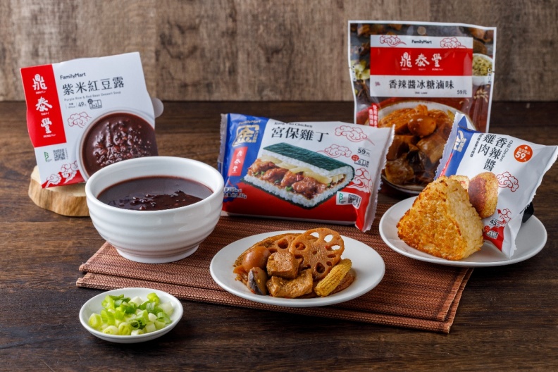 鼎4 - 鼎4.jpg 私房鼎泰豐香辣醬系列料理再升級,全家大方分享不藏私!炒飯、炒麵你要選哪樣