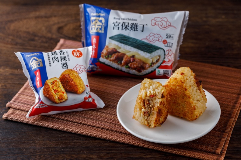 鼎5 - 鼎5.jpg 私房鼎泰豐香辣醬系列料理再升級,全家大方分享不藏私!炒飯、炒麵你要選哪樣