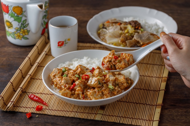 鼎6 - 鼎6.jpg 私房鼎泰豐香辣醬系列料理再升級,全家大方分享不藏私!炒飯、炒麵你要選哪樣