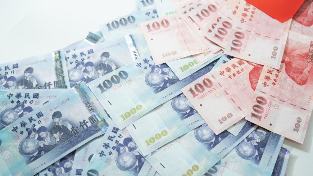 政府發錢了！「55歲以上」最多可領44000元，申請資格、補助時間一次看