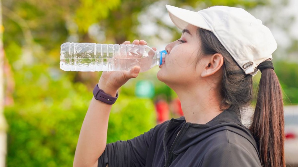 寶特瓶可以重複裝水嗎？水壺多久洗一次？營養師給答案：千萬別裝８飲品