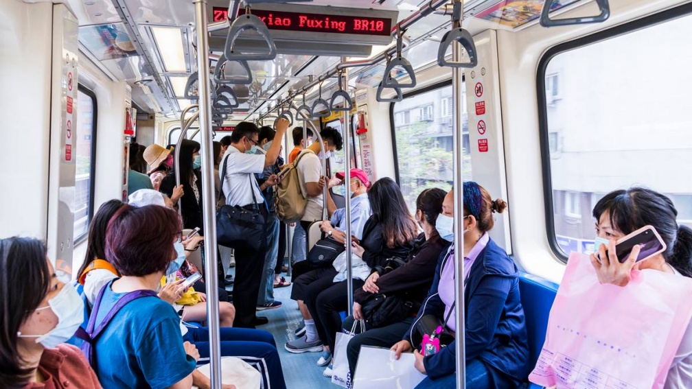 搭捷運千萬別做「這件事」！最高開罰7500元，車站人員加強取締