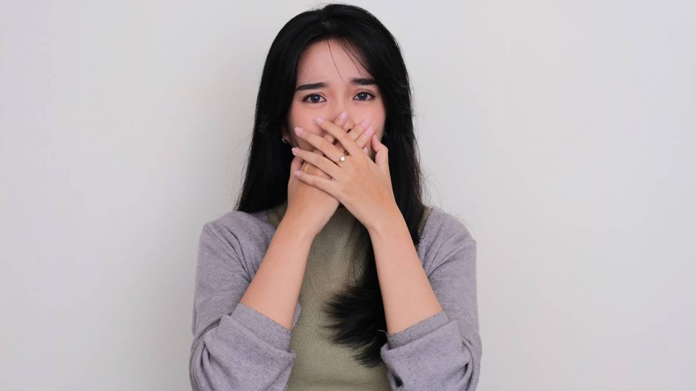 一直打嗝怎麼辦？醫師教快速止嗝方法，出現「１狀況」快就醫恐罹癌