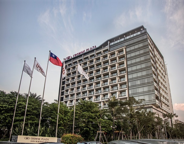 台南大員皇冠假日酒店外觀照.jpg
