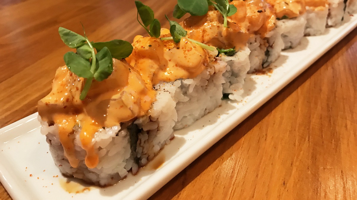 沒想到壽司也能這樣搭！巷弄內的創意異國美食