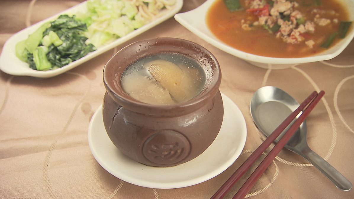 祛寒聖品親臨，古法炭火熬煮煨湯暖到心頭發燙