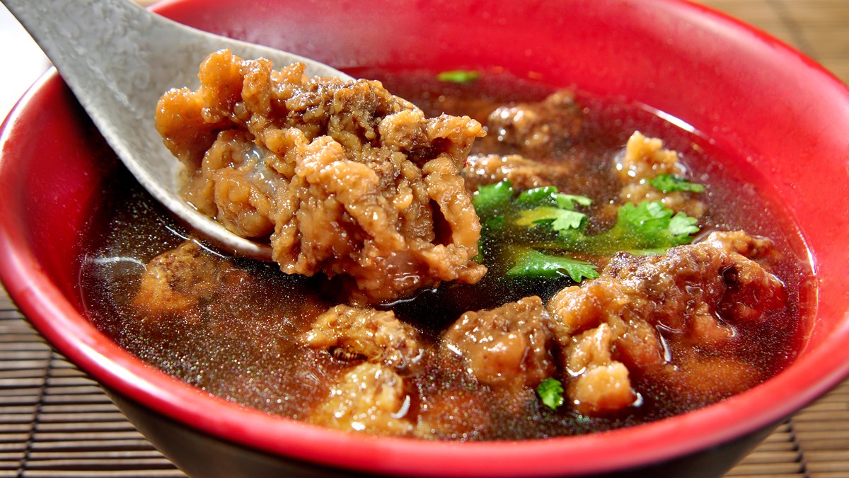 《古早味小吃》滲透到湯裡的香醇　全台10家超濃郁排骨酥湯