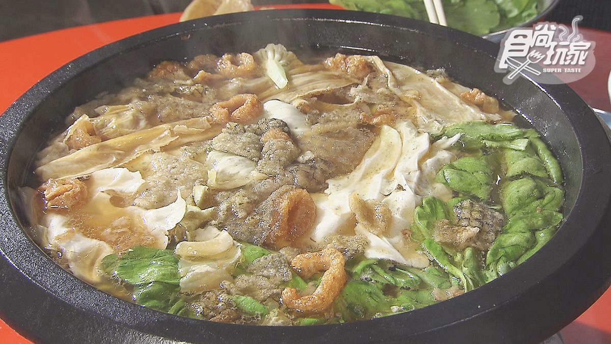 噴香石頭火鍋！麻油爆炒+獨特湯頭，台中人一吃上癮