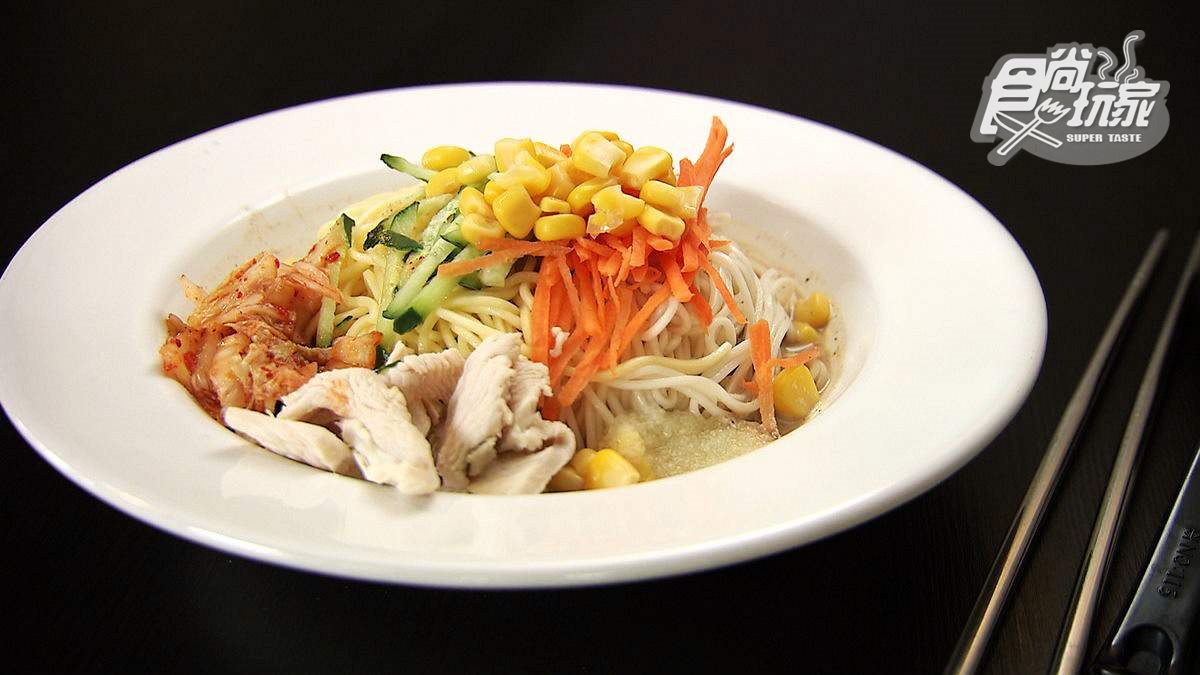 像是在文青咖啡店吃涼麵 咖哩混搭麻醬蕎麥涼麵hen有創意