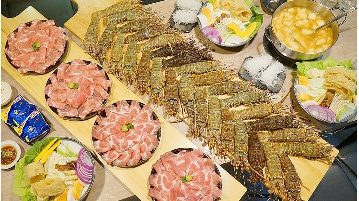 史上最強「屠龍火鍋」！30隻龍蝦+50盎司豬肉盤，平均1人不用1000元
