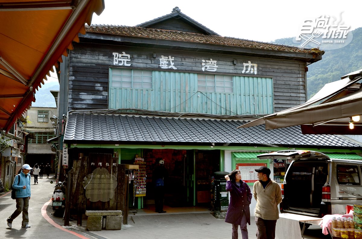 新竹「溯溪祕境」不會游泳也能玩:瀑布灌頂、人力接龍漂漂河、3公尺跳台跳水 新竹「溯溪祕境」不會游泳也能玩:瀑布灌頂、人力接龍漂漂河、3公尺跳台跳水