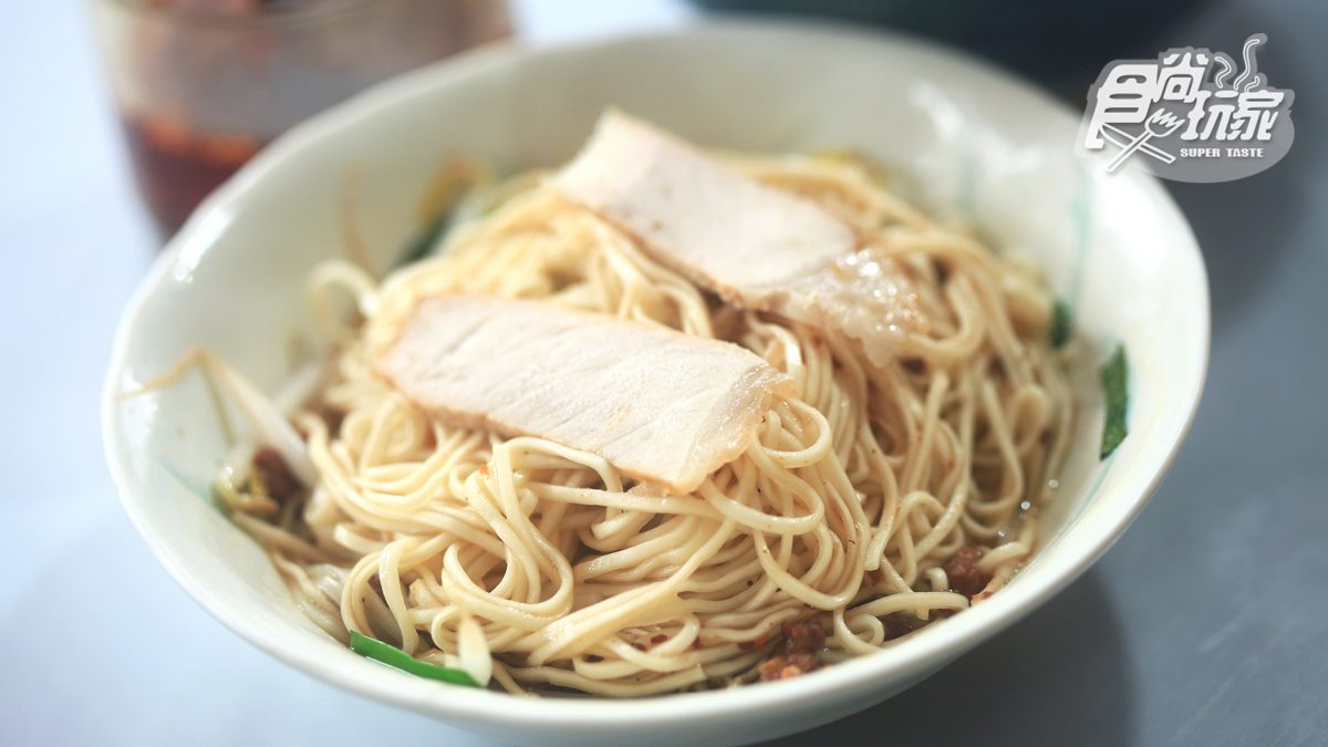 吃不到捶心肝！招牌乾麵、甘蔗燻雞 每天一開店就秒殺的崛江美食
