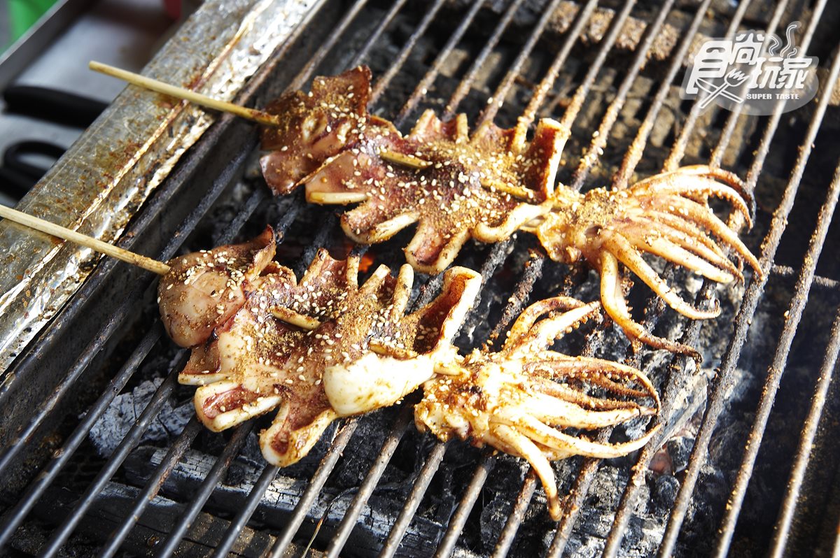 在地人都在排!旗津5攤老字號小吃:40年獨門魚麵、祕製醬料炭烤小卷 在地人都在排!旗津5攤老字號小吃:40年獨門魚麵、祕製醬料炭烤小卷