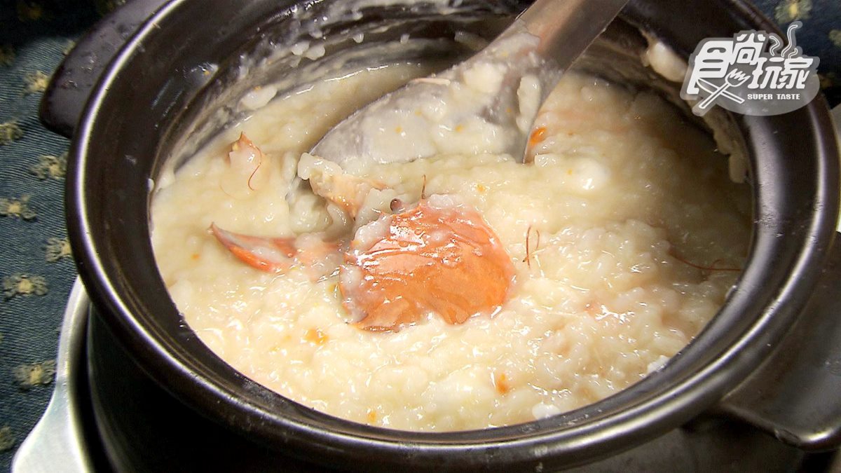 逼死人了！料多實在「蟹膏砂鍋粥」味道超鮮 內行加點煎豬肝、腸中腸