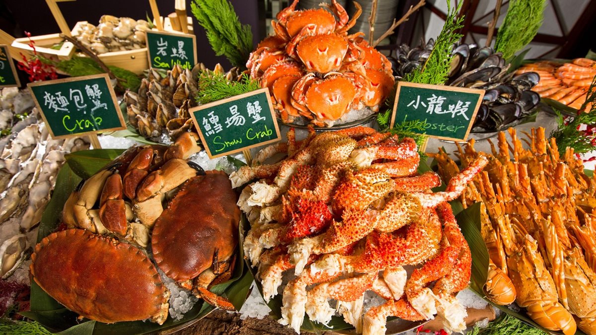  品秋蟹最低880元吃到飽！5大飯店推「秋蟹優惠」，這家加碼吃「生蠔、龍蝦、鮑魚」