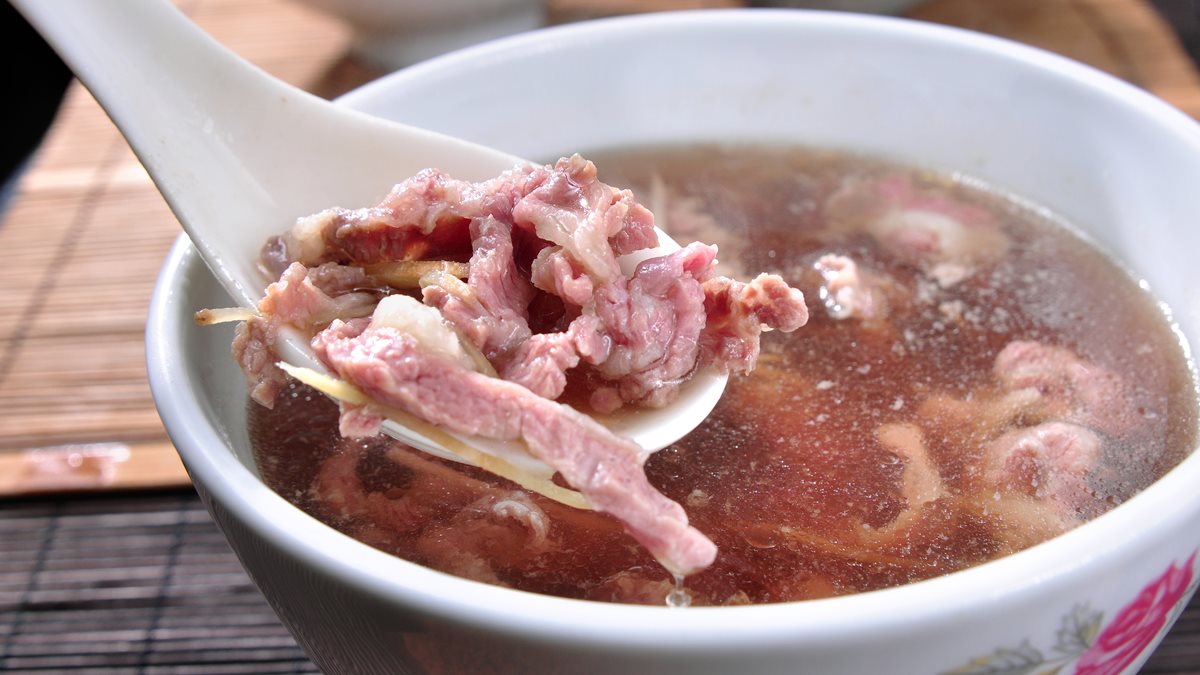 台南「清燙牛肉湯」起源地必吃這7家+順遊3亮點：全台第一座觀光啤酒廠、抽百年木籤詩