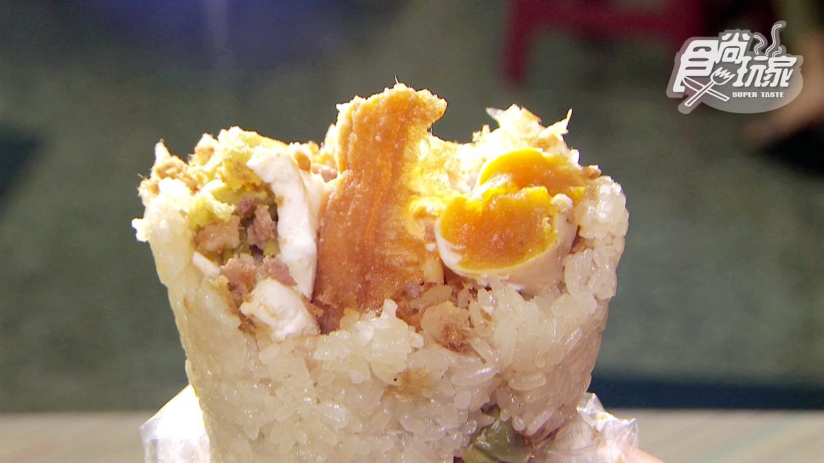 飯糰裡面有整顆「鹹蛋」 蛋餅加了九層塔！高雄老字號飯糰店不來朝聖怎麼行