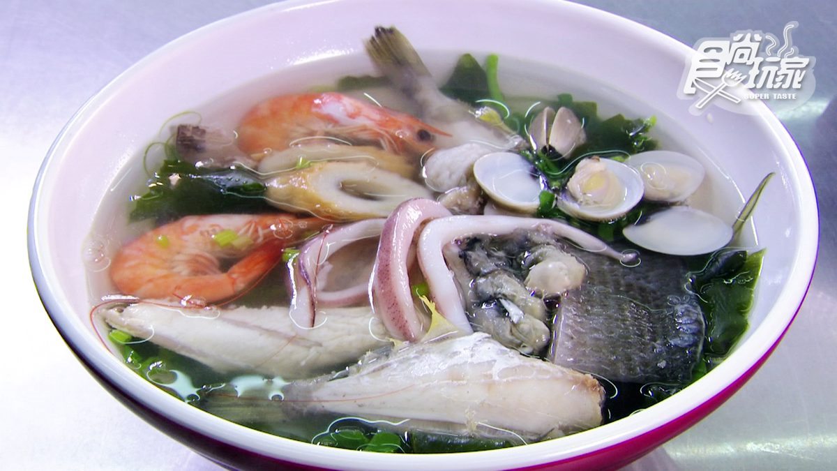 大分量早餐不怕你吃！海鮮麵10多種料、排骨酥麵配溏心蛋飽到中午