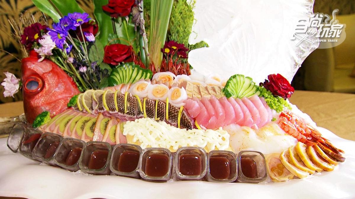 宜蘭人最愛無菜單料理！「生魚片船」超霸氣、「草繩貴妃牛」會噴火