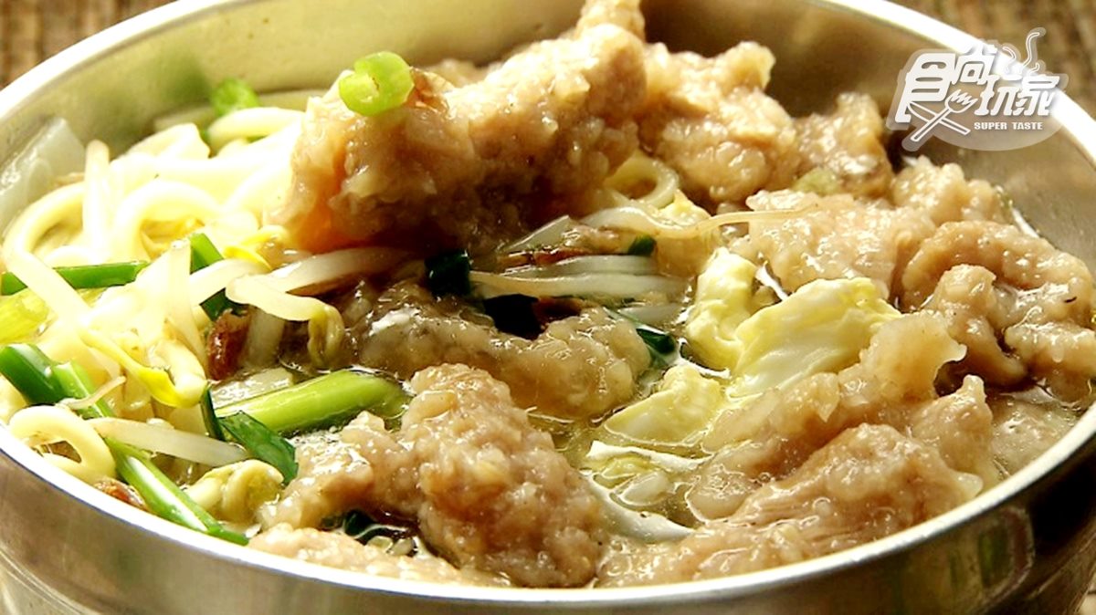 藏在傳統市場的厲害肉羹麵！大量肉羹搭蛋花油蔥湯，一開店就客滿