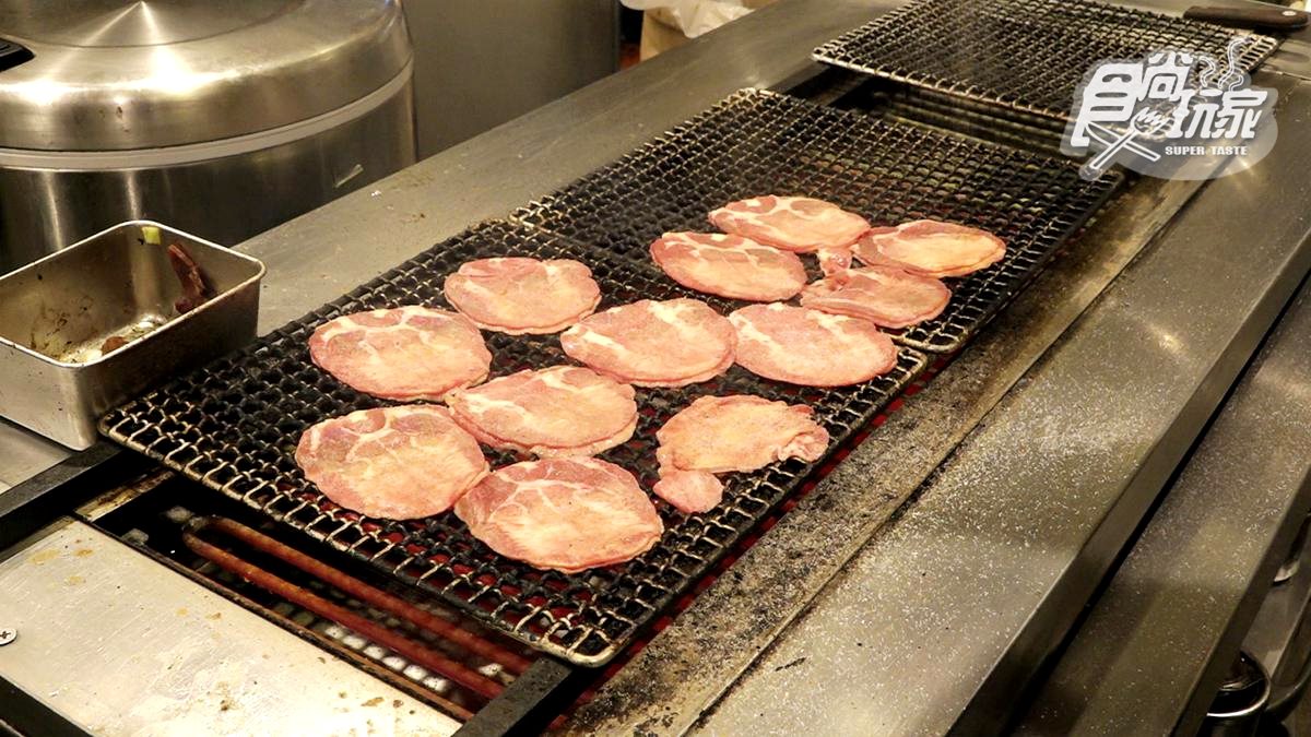 這樣不好吧？早餐就吃「炭烤牛舌」配「啤酒」比台南還狂