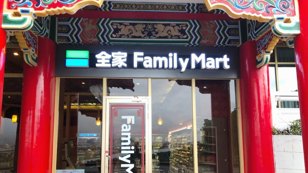 便利商店放大絕，「宮廷風門市」獨家吃「元首雞麵、紅豆鬆糕」