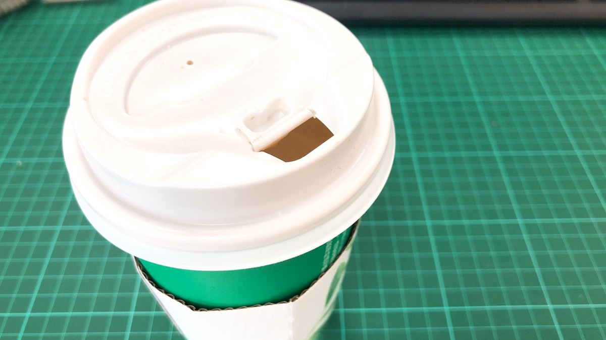 「咖啡杯口蓋」往上掀或往下壓？這句話讓男網友心碎PO文掀論戰