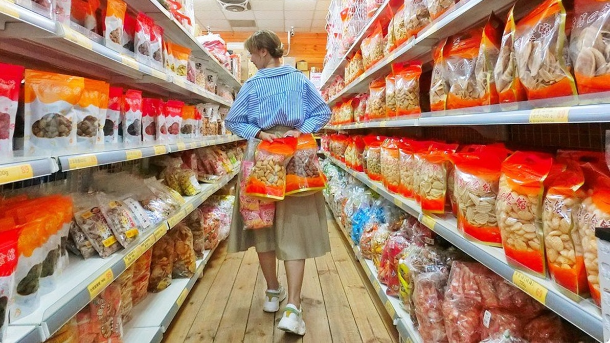 抱整箱才過癮！台中「零食批發天堂」，千種商品對折流血價