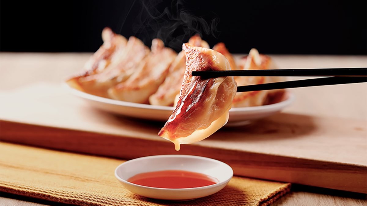 吃煎餃囉！日本名店「餃子の王將」台北首店在這，開幕加碼送煎餃