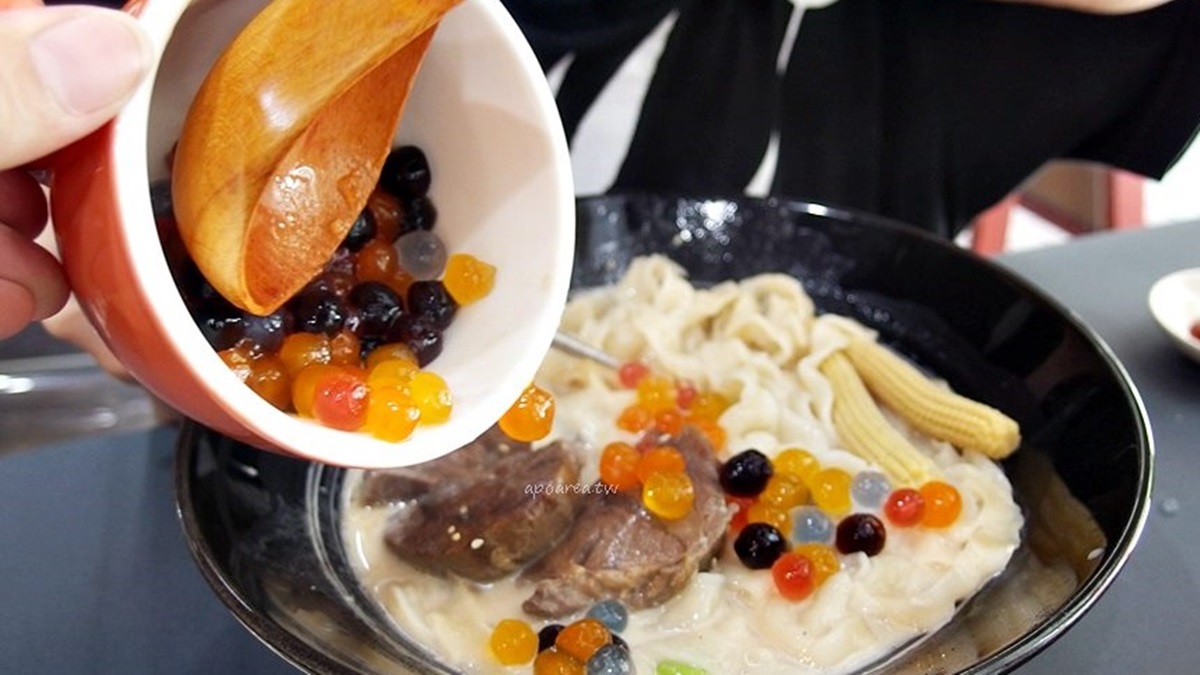 珍珠控吃「麵」啦！超美「彩虹珍珠牛肉麵」湯頭有珍奶熟悉感