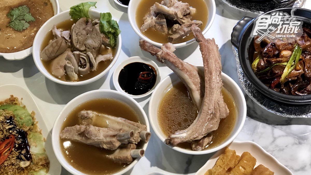 25公分超狂「豬肋排」！「肉骨茶名店」首登台，開幕用餐半價