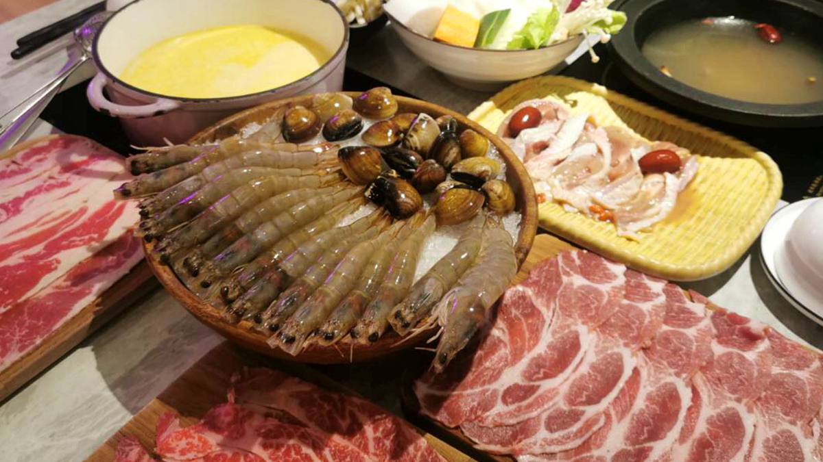 15隻白蝦139元！網美鍋物店推超值海鮮拼盤，7種海鮮100元有找