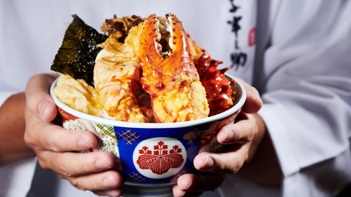 58折吃奢華帝王蟹！金子半之助「帝王蟹天丼」，整隻大蟹螯太豪邁