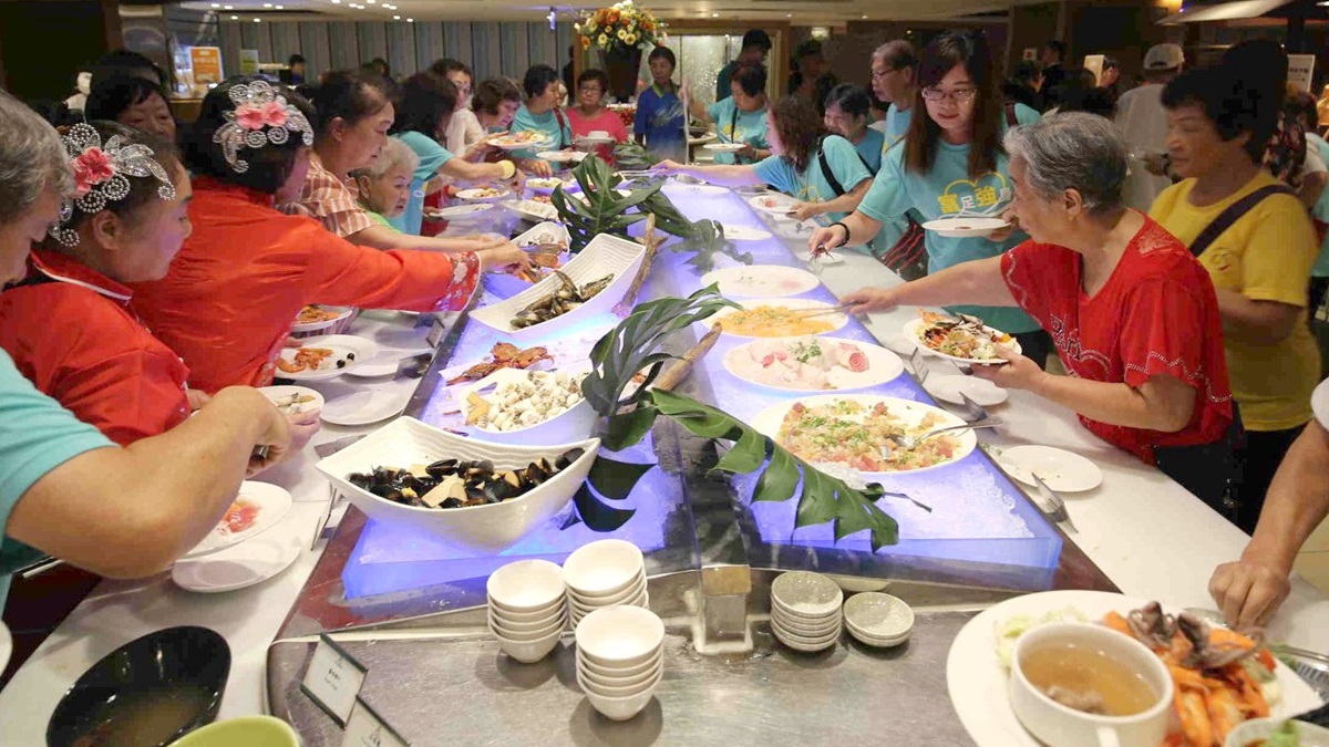 吃到飽免錢！這家五星級Buffet推「買大送小」，長達兩個月小孩全免費