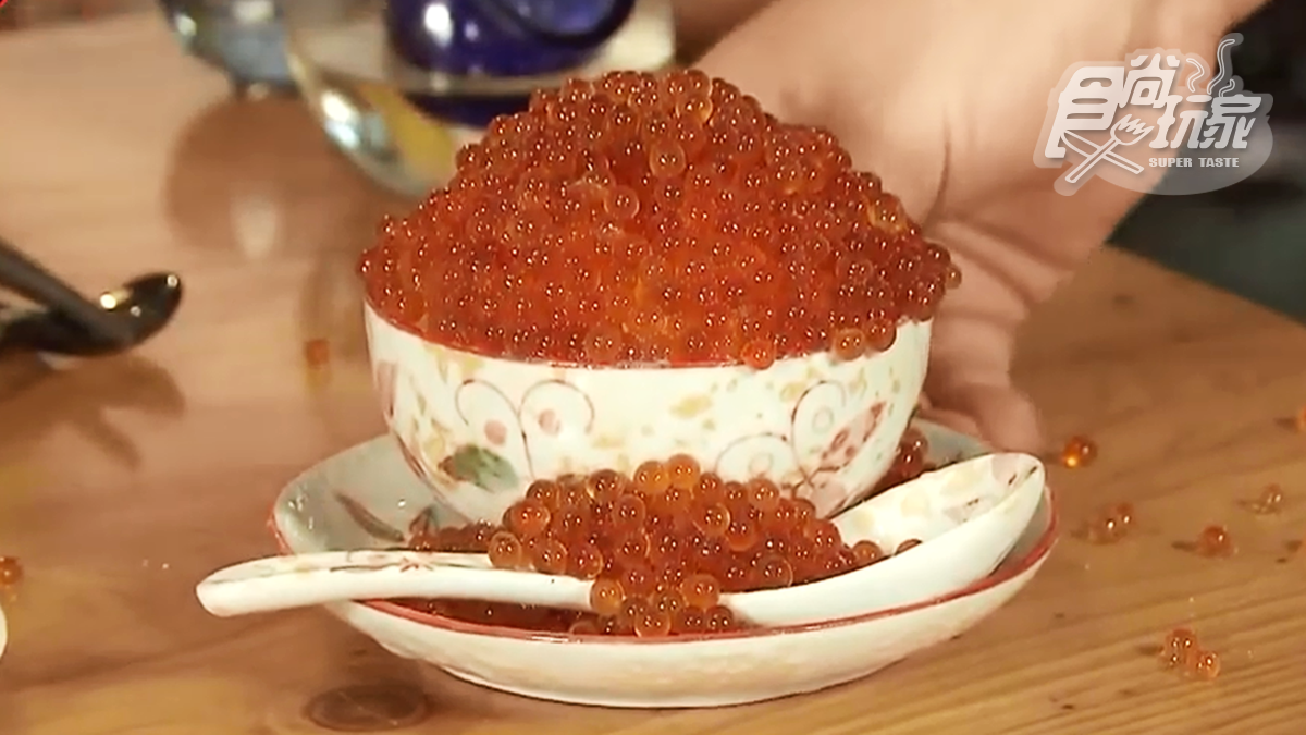 太犯規！正統九州料理「鮭魚卵飯」滿到炸出來，還有炭烤豬腳超軟Q