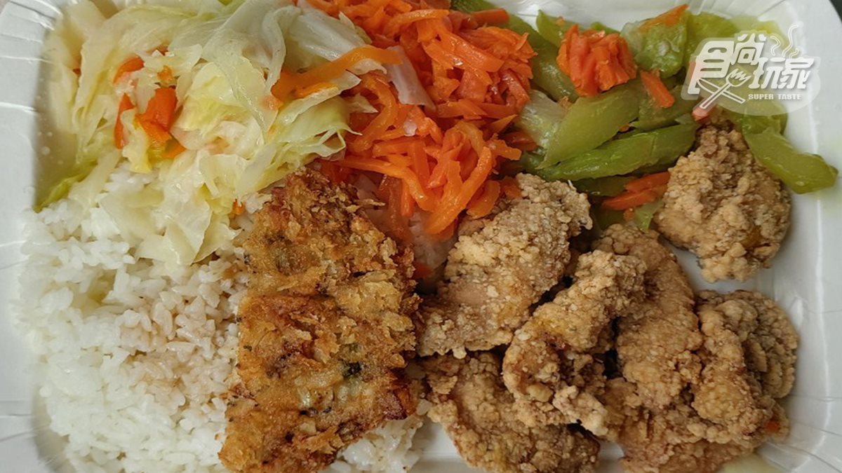台南在地人推！鐵皮屋人氣便當店吃好又吃飽，必點鹹酥雞、魚排堡