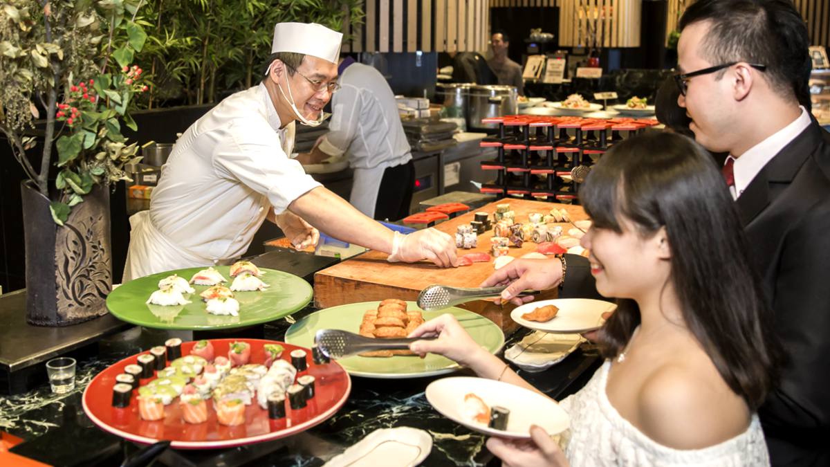 日本料理Buffet竟然可以外帶！在家吃22道菜色大餐，牛排、握壽司都有