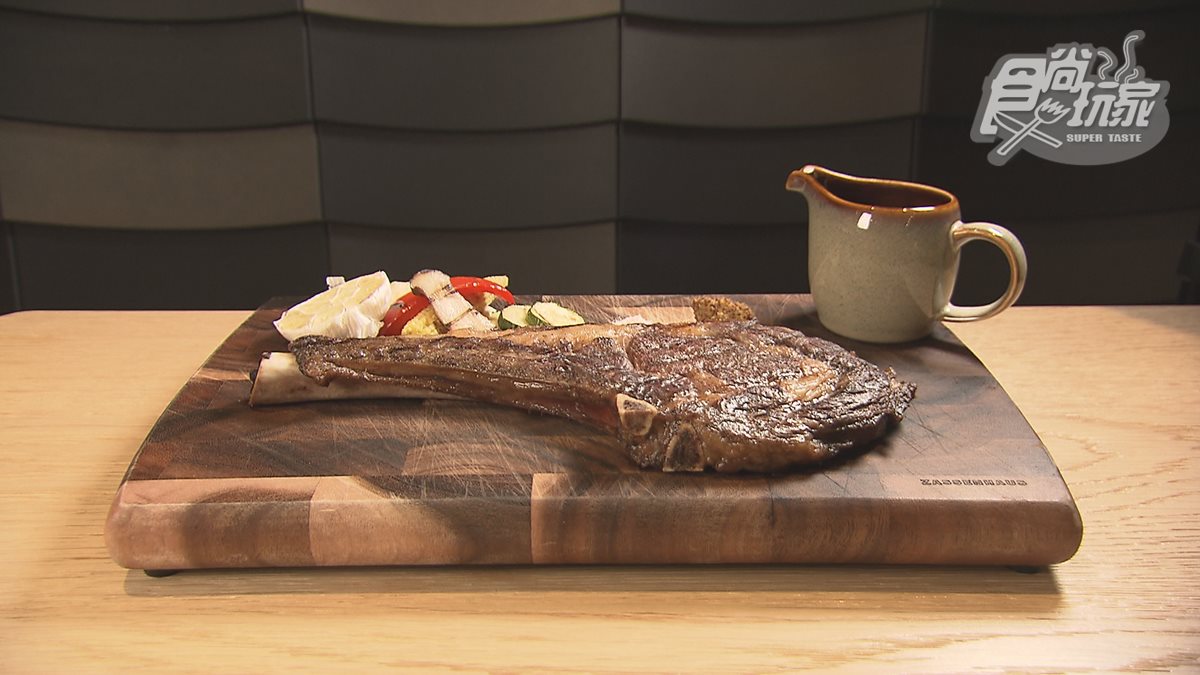 大口嗑肉超過癮！美國choice戰斧牛排，多種配料隨你搭