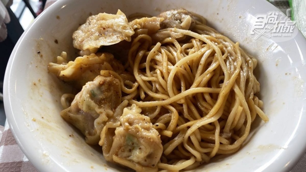 上班族最愛團購！高CP值乾拌麵最低22元，炒手麵有超多顆餛飩