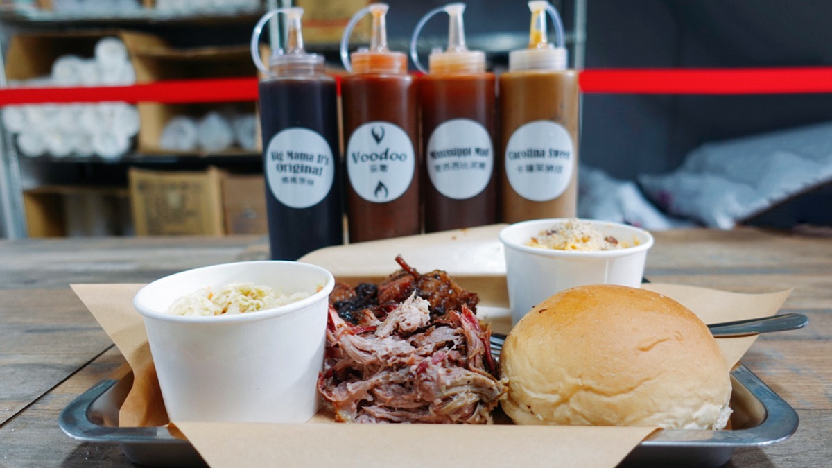 台北吃得到！美籍主廚現做BBQ料理超道地，必點醬燒牛胸肉、Q彈手撕豬