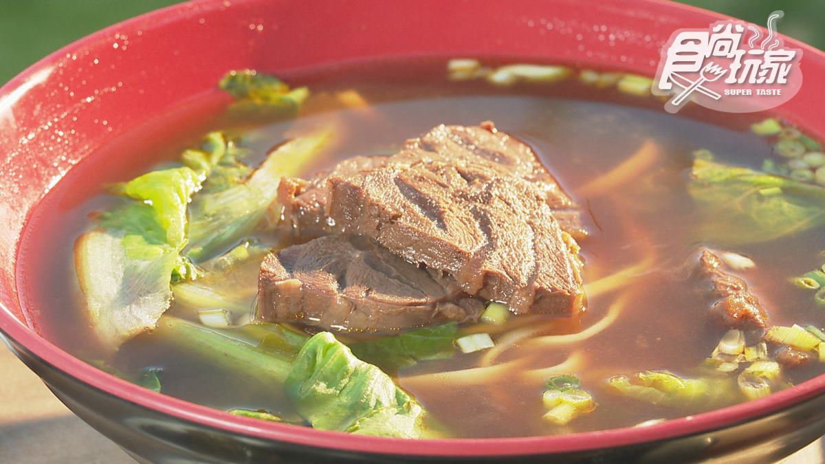 想吃先排隊！厚實腱心牛肉麵超入味，爆餡水餃不用沾醬就美味